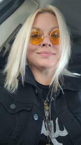 Jenn Quick's Instagram, Twitter & Facebook