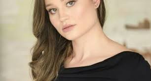 Classical singer Tobi Jooste serenaded Sarie Klub