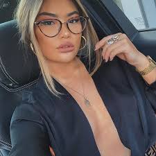 L I Z A R O S E Lizazeno Instagram Photos And Videos Glasses Trends Glasses Frames Glasses