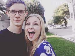 Levar burton guest hosts 'jeopardy!' and fans are rallying to boost his ratings. Kendall Ryan Sanders Filming In Florida 07 27 16 W Shelby Wulfert Facebook