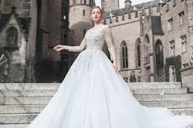 La collezione di abiti sposa di atelier emé offre numerosi modelli, creati per una sposa raffinata, sensuale e moderna. Abiti Da Sposa Per Un Matrimonio Da Fiaba Arriva La Collezione Ispirata Alle Principesse Disney