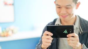 It's really easy to slip out of hands if one is not careful again due to the glass back and all around shape of the. Razer Phone 2 Hands On Not Only For Gamers Gadgetmatch