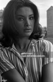 Iris Frank's Instagram, Twitter & Facebook