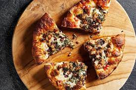 Italian Sausage And Kalamata Olive Skillet Pizza Recipe Cast Iron Skillet Pizza Skillet Pizza Recipes