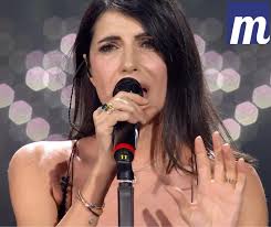 sanremo: #Giorgia incanta l'#ARISTON con la sua voce straordinaria.