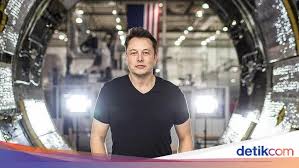 He owns 21% of tesla but has pledged more than half his. Elon Musk Jadi Orang Terkaya Ini 8 Fakta Masa Kecilnya Yang Tak Terduga