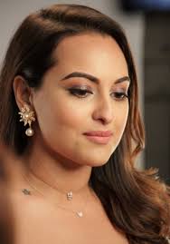 VidÃ©othÃ¨que - sonakshi sinha sexy bikini