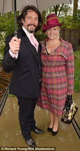 In 2008, thew family also learnt that they're distantly related to. Pin On Laurence Llewelyn Bowen
