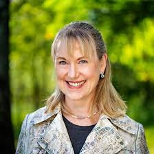 Jennifer Stack '03 Bio, CIA Faculty