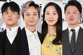국민의힘은 6일 최고위원회의를 열고 4선의 권영세 의원을 신임 사무총장으로, 재선의 이철규 의원을 전략기획부총장으로 각각 임명했다. 518ë¶€í„° æ•…ì´ì² ê·œ ì˜ë¬¸ì‚¬ê¹Œì§€ ìž„ì„ ìœ„í•œ í–‰ì§„ê³¡ì´ ë¶ˆëŸ¬ì˜¨ ê·¸ë‚ ì˜ ê´'ì£¼ í•œê²½ë‹·ì»´