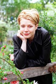 90s Actress With Short Black Hair Pin On Hair