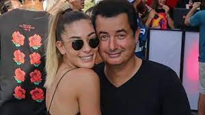 Yaptığı zeynep yılmaz'dan leyla ve yasemin adlarında iki kız çocuğuna daha sahip olan acun 3 kız babasıdır. Acun Ilicali Nin Sevgilisi Ayca Cagla Altunkaya Dan Kafa Karistiran Hamle Tum Fotograflari Sildi Haberler Magazin