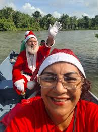 Aposentado junta latinhas o ano todo, vende e compra presentes para doar a  ribeirinhos no Natal