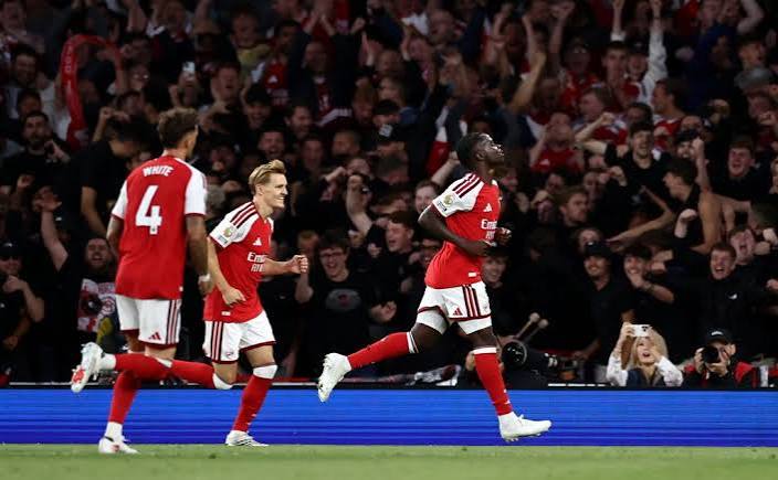 Atual campe&atilde;o, Arsenal vence o Coventry City na abertura da Premier League