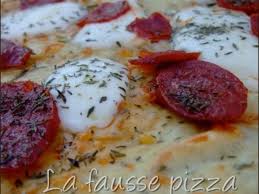 La Fausse Pizza De Nigella Lawson Recette Ptitchef Recette En 2020 Nigella Recette Pizza
