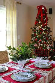 Practical Christmas Decorating Ideas For The Dining Room Christmas Dining Room Decor Christmas Room Decor Cottage Christmas Decorating