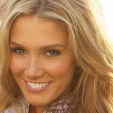 Dianna Hart's Instagram, Twitter & Facebook