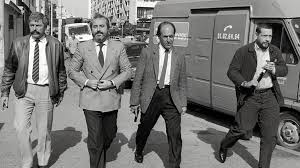Totò riina s'est marié en 1974 avec ninetta, et a eu quatre enfants de ce mariage. Toto Riina Mafia Boss Of Bosses Dies In Jail Aged 87 Bbc News