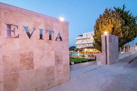 Zároveň kienti, ktorí túžia po zábave a väčšom ruchu, ho majú v blízkej pešej dostupnosti od hotela. Evita Studios Bewertungen Fotos Preisvergleich Faliraki Griechenland Tripadvisor