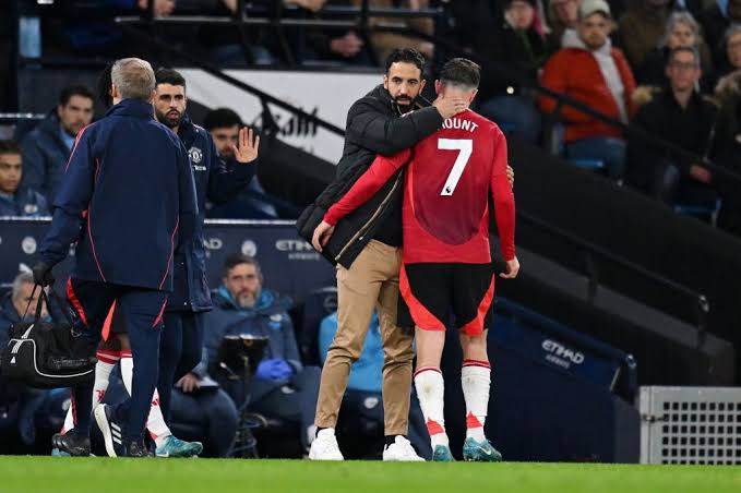 Mason Mount injury update as Manchester United midfielder set for 'long'  spell out | The Independent