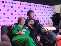 Andrzej tomasz piaseczny (born pionki, 6 january 1971) more commonly known as piasek, is a polish singer, songwriter, actor, and television personality. Starsza Pani Musi Andrzej Piaseczny Oficjalny Profil Facebook