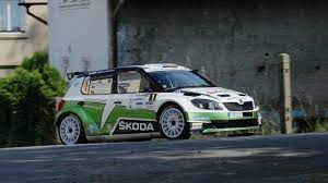 První generace byla upravena do verze wrc, druhá generace vítězila v šampionátu irc ve verzi s2000 s dvoulitrovým motorem o výkonu 280 k. File Rally Bohemia 2013 Kopecky Skoda Fabia S2000 Jpg Wikimedia Commons