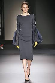 No perdáis detalle de lo último en papelería nupcial. Lanvin Otono Invierno 2018 2019 Stylelovely Otono Invierno Vestidos Oficina Desfile De Moda