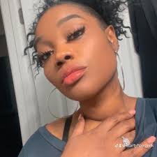 Kizzy Lee's Instagram, Twitter & Facebook