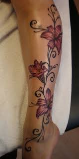 Il s'agit d'une fleur très symbolique, très liées à la royauté et à la chrétienté, bien que qu'elle possède également d'autres significations. Lily Tattoo On Leg Dessins De Fleurs Pour Tatouage Tatouage Tatouage De Lys