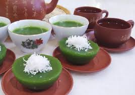 Kuih kosui 100g rice flour 25g potato starch 25g wheat starch 130g water mix till smooth 300g. Pandan Kuih Kosui Whip It Up Storm Asia