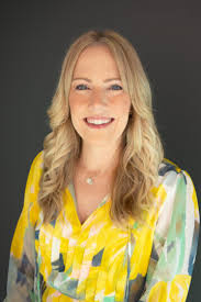 Kira Knutson's Instagram, Twitter & Facebook