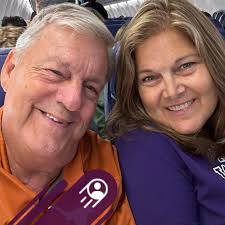 When is it legal to step onto the court?