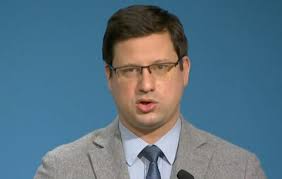 Gergely gulyás (born 21 september 1981) is a hungarian jurist, politician, the current minister of the prime minister's office since 2018. Itthon Gulyas Gergely Varga Judit Es Ferje A Jo Erkolcs Szabalyait Szem Elott Tartva Jartak El Hvg Hu