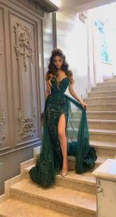 45 Stunning Prom Dress Ideas That Ll Make You Swoon In 2020 Stunning Prom Dresses Pretty Prom Dresses Green Prom Dress