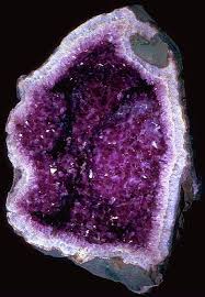 Amethyst Guide Geode Rocks Minerals And Gemstones Amethyst Geode