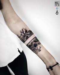 Black friday special do you love temporary tattoos, but worry about what you're putting on your body? Ufo S Blackwork Tattoo Inkppl