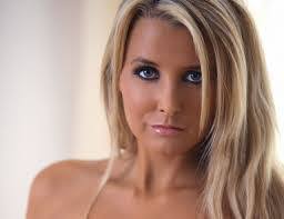 Leah Hobbs's Instagram, Twitter & Facebook