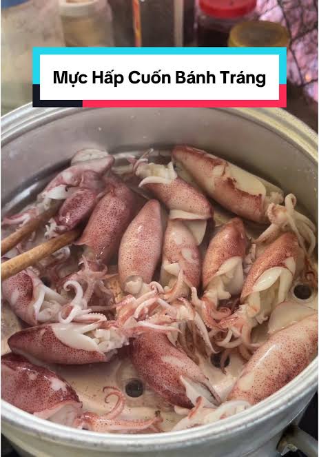 Mực trứng hấp cuốn bánh tráng Phú Yên – Món ngon thanh ngọt đậm vị biển xứ Nẫu