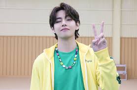 See more ideas about jungkook, jeon jungkook, jeon. Bts V Lands On The Top 100 Super Topics In China Kpopstarz
