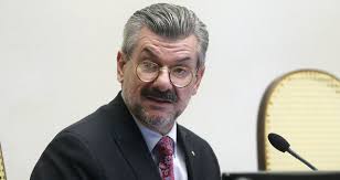Ministro do STJ Marco Buzzi é internado com covid-19 em Brasília