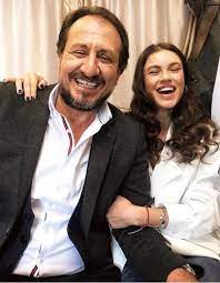 Yüsra geyik'in ayrılması her ne kadar senaryo gereği olsa da bu durum risk alıp da arka sokaklar'dan ayrılamayan yüsra geyik'in menfaatine oldu. Yusra Geyik Ile Sevgilisi Serkan Sumer Paris Te Tatil Yapiyor Magazin Haberleri Magazin Haberleri