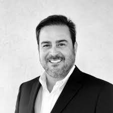 Dennis Uthe's Instagram, Twitter & Facebook