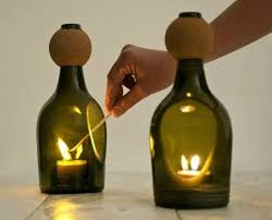 8 Idees Originales Pour Transformer Une Bouteille En Objet De Deco Bouteille De Vin Bougeoir Bouteille Verre Recycler Bouteille Verre