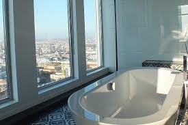 Placed only a short driving distance from prenzlauer berg, park inn by radisson berlin alexanderplatz offers amenities, such as a bar, flat screen tv and a flat screen tv. Die Hochsten Hotelsuiten Berlins Tageskarte