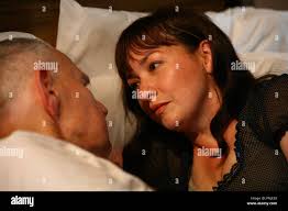 LOVE COMES LATELY, Otto Tausig (bottom, top and middle in hawaiian shirt),  Barbara Hershey (left), Rhea Perlman (top, center Stock Photo