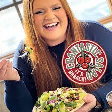 Stephanie Splawn's Instagram, Twitter & Facebook