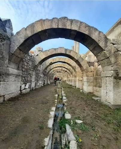 Beneath the stone vaults of ancient Smyrna, water still flows after 2,000  years. Inside the Agora of İzmir, this ancient channel still runs beneath  the Roman arches.