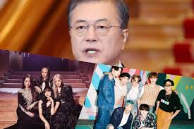 El presidente les pidió que presentaran propuestas para que el país mejore en el área de derechos humanos y así cumplir con las normas después de esa reunión, a la que se dio mucha publicidad, los testigos de jehová de corea del sur organizaron una campaña para reunir firmas en apoyo a. Presidente De Corea Del Sur Hace Mencion A Bts Y Blackpink En Su Discurso De Ano Nuevo 2021