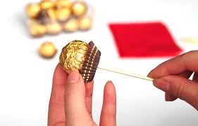 Assalamualaikum.belajar bikin buket snack sendiri yuk. Ferrero Chocolate Bouquet For Valentine S Tutorial Ting And Things