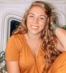 Stephanie Martin's Instagram, Twitter & Facebook